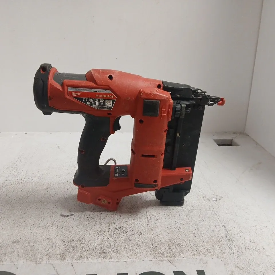 MILWAUKEE M18 FUEL 18-GAUGE BRAD NAILER UNBOXED