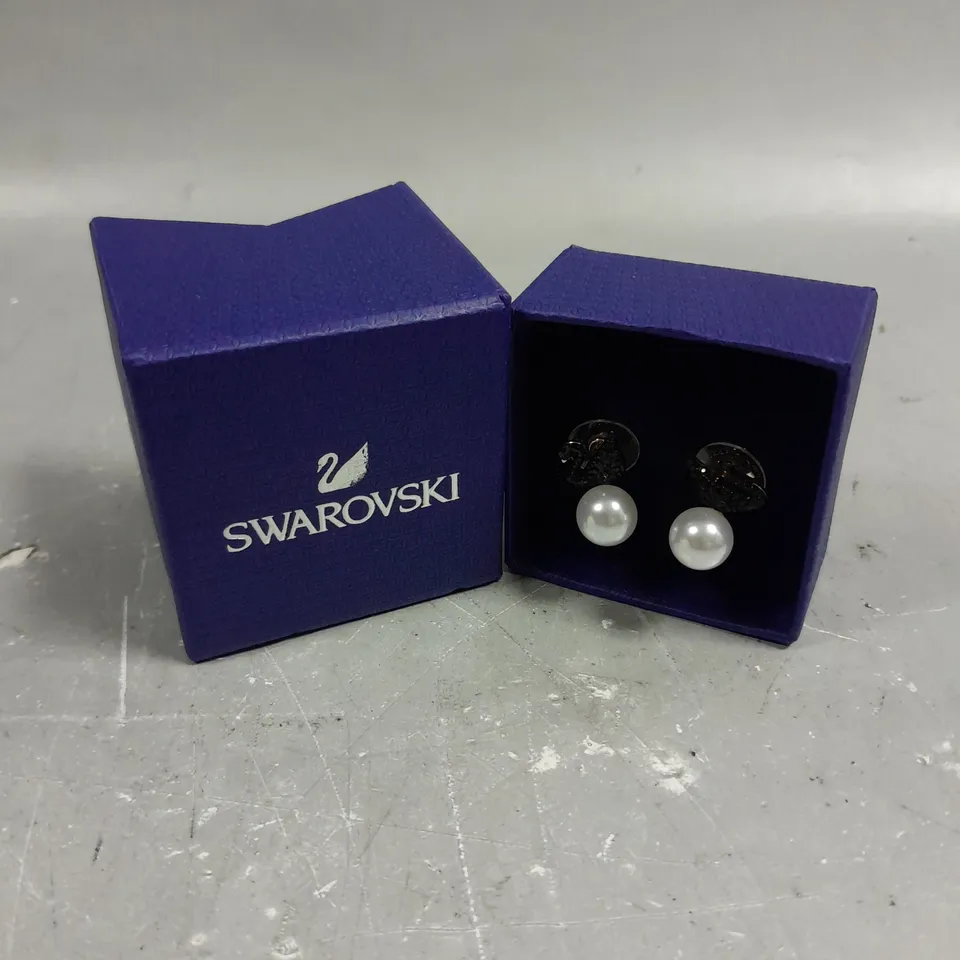 BOXED SWAROVSKI ICONIC SWAN STUD EARRINGS