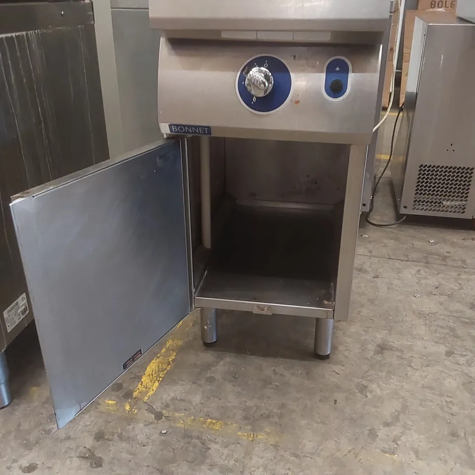 BONNET GAS LAVA ROCK GRILL ON CUPBOARD UNIT