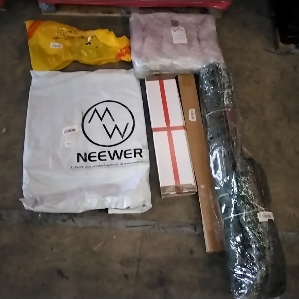 PALLET OF ASSORTED ITEMS INCLUDING NEEWER, CHRISTMAS TREE, FABIAN CLARKE PHOTO FRAMES, GRUNTEK SPRINKLER, PET BACKPACK, FOLDOUT LOUNG CHAIR 