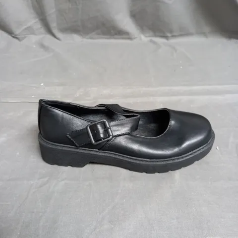 BOX OF APPROXIMATELY 10 PAIRS OF GIRLS SCHOOL SHOES IN BLACK - VARIOUS SIZES