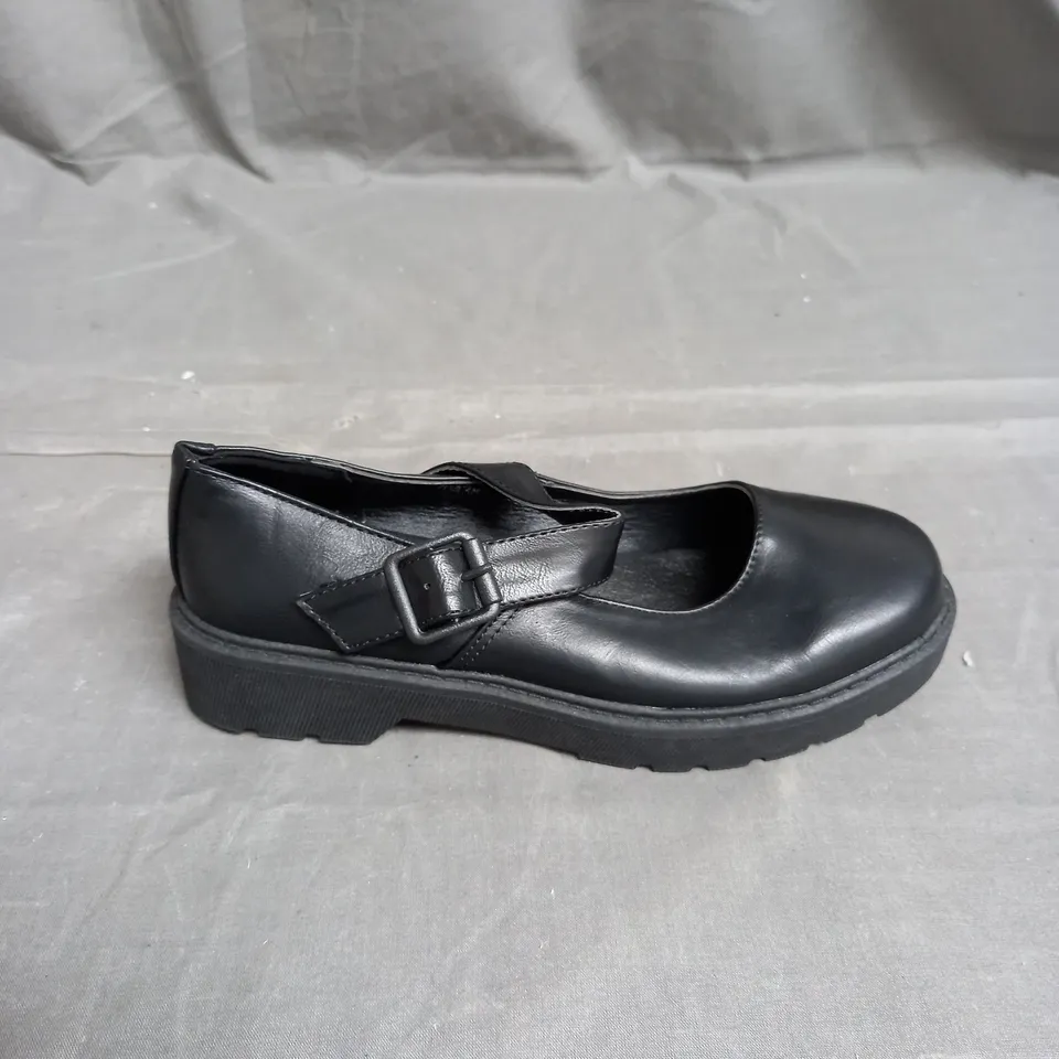 BOX OF APPROXIMATELY 10 PAIRS OF GIRLS SCHOOL SHOES IN BLACK - VARIOUS SIZES