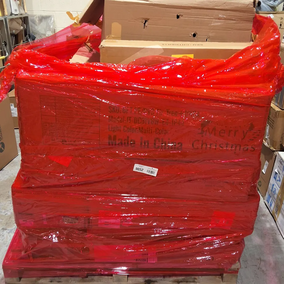 PALLET OF APPROXIMATELY 10 ASSORTED HOUSEHOLD ITEMS TO INCLUDE PARASOL VASE, FABRIC GARDEN STRUCTURE AND BOXED CHAIR