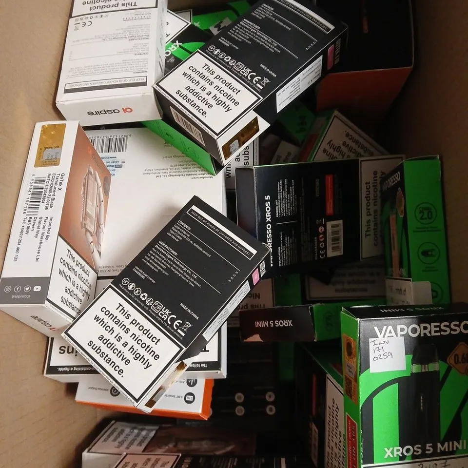 APPROXIMATELY 15 ASSORTED E-CIG PRODUCTS AND ACCESSORIES TO INCLUDE VAPORESSO, VOOPOO, ASPIRE ETC 