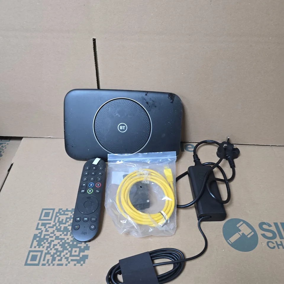 APPROXIMATELY 12 ASSORTED ELECTRICAL PRODUCTS TO INCLUDE POWER ADAPTERS, BT HUB AND A REMOTE CONTROL
