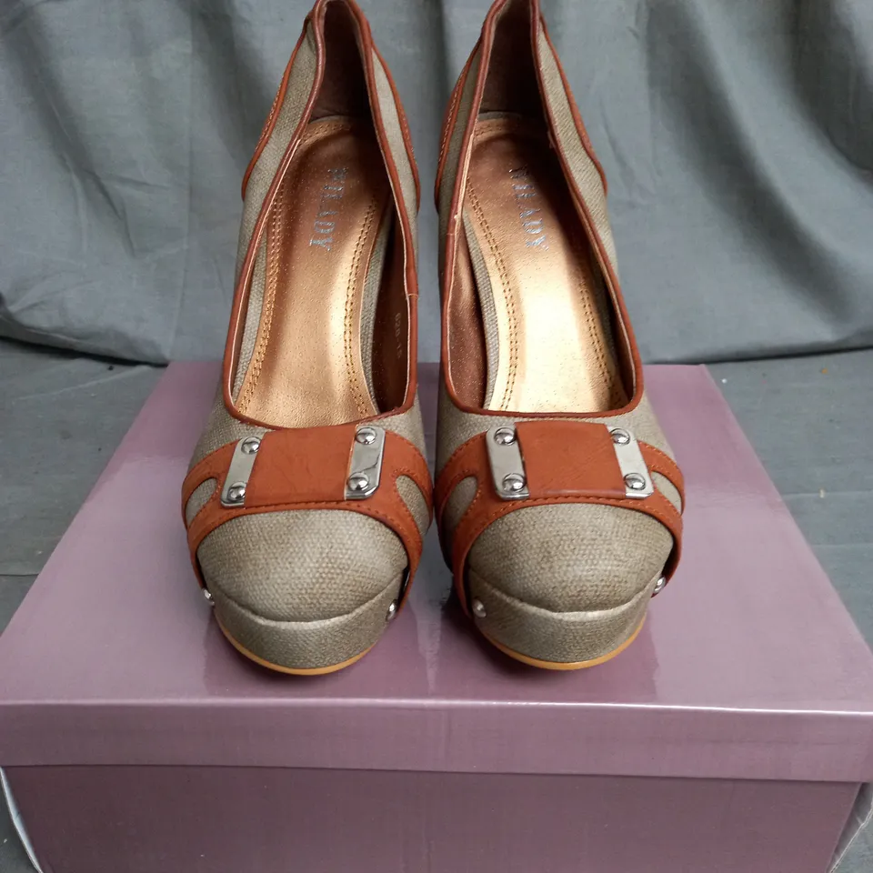 BOX OF APPROXIMATELY 10 PAIRS OF WOMENS HIGH HEEL SHOE IN VARIOUS SIZES