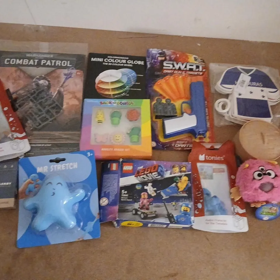 LARGE QUANTITY OF ASSORTED TOYS AND ACCESSORIES TO INCLUDE; LEGO, SWAT DART GUN AND TARGETS, TONIES CHARACTERS, WARHAMMER MAGAZINE AND COUNTRY BUNTING