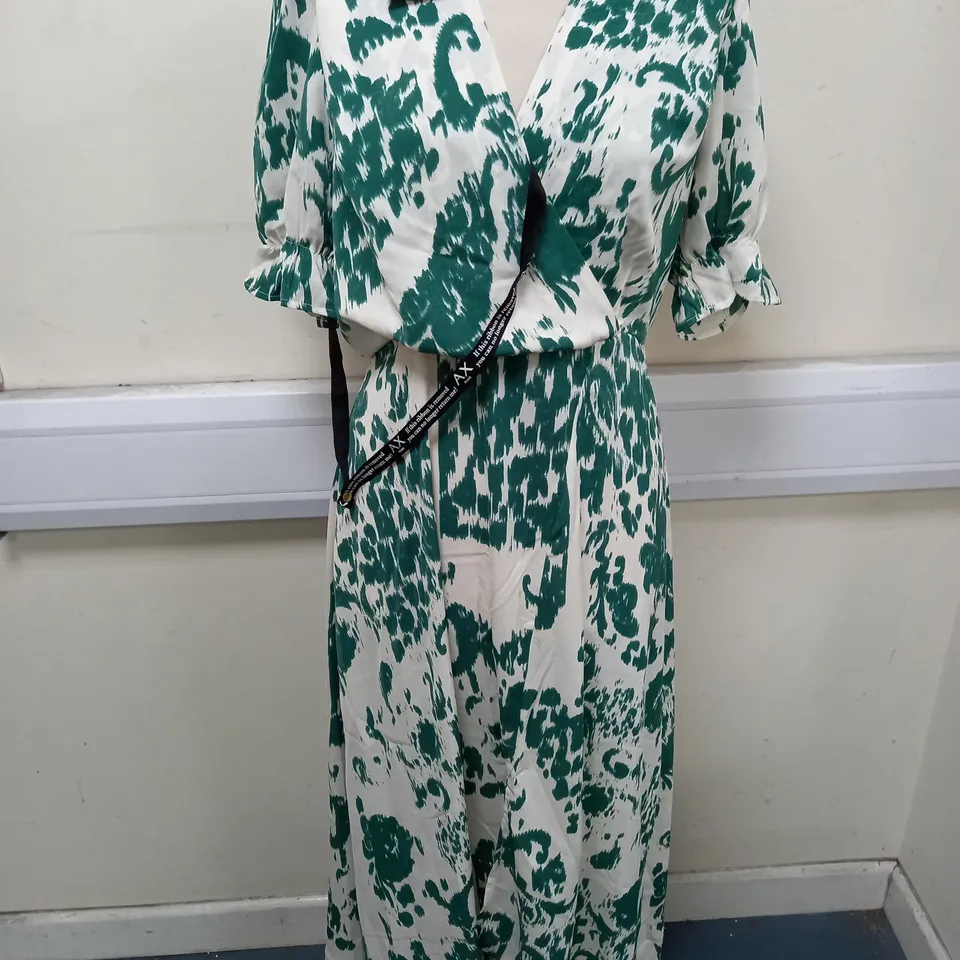 AX PARIS V-NECK GREEN/WHITE FLORAL DRESS - 14