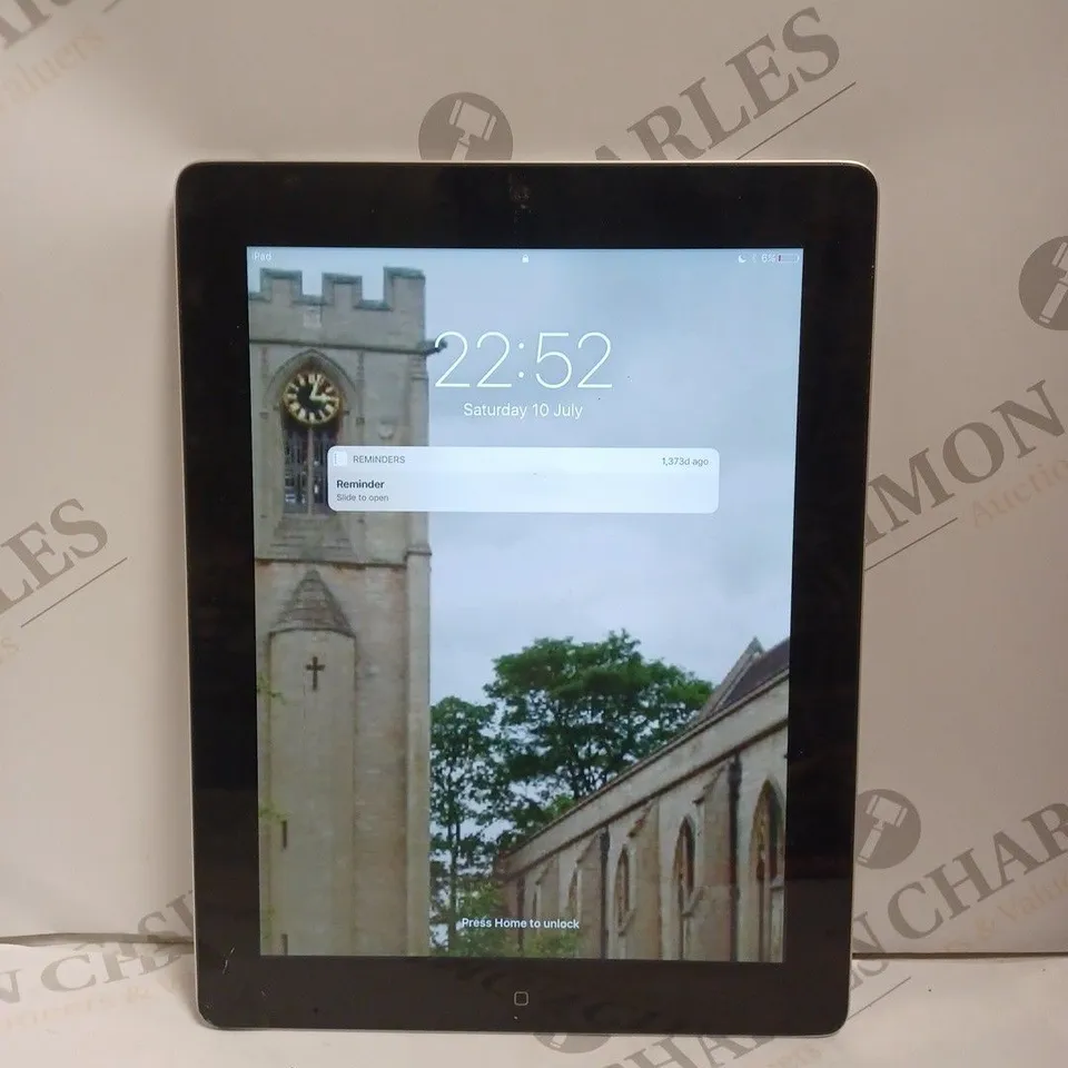 APPLE IPAD MODEL: A1458 SILVER