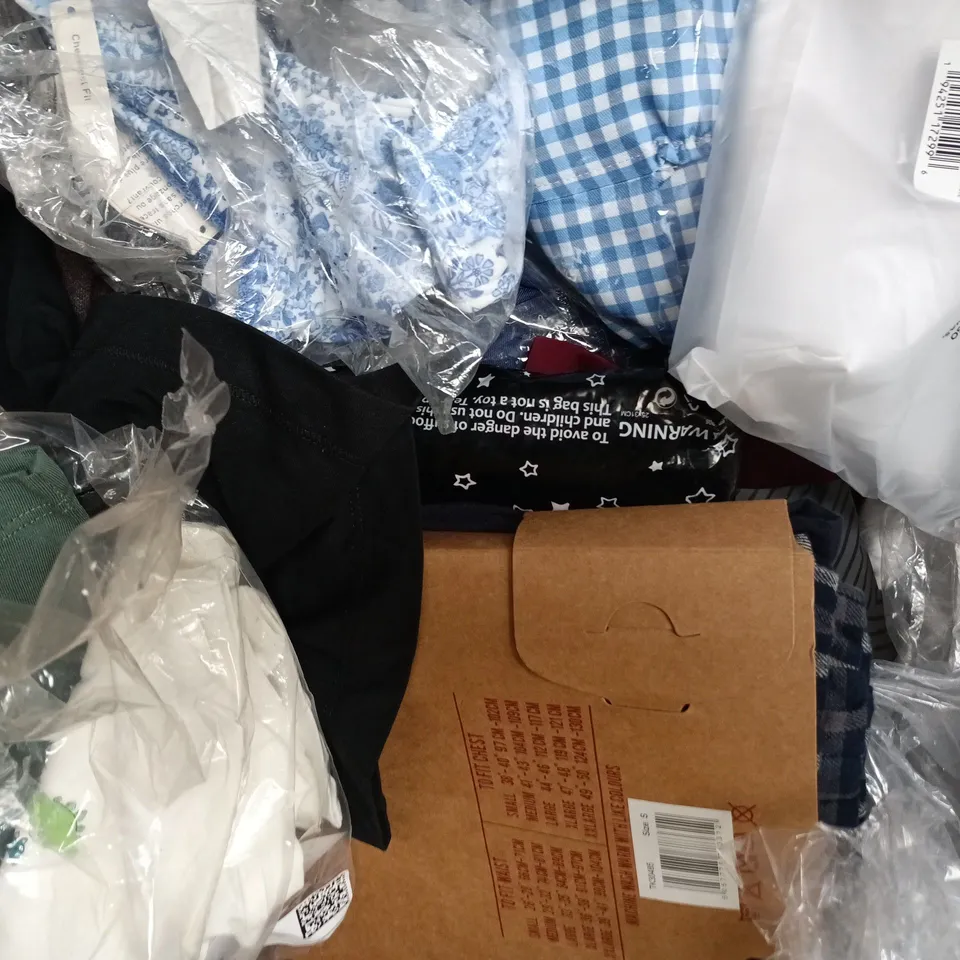 APPROXIMATELY 20 ASSORTED CLOTHING AND FASHION PRODUCTS IN VARIOUS STYLES AND SIZES - COLLECTION ONLY