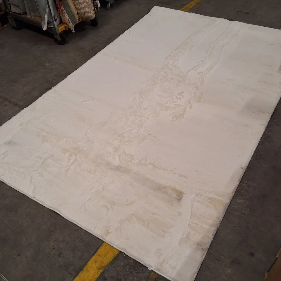 WHITE RECTANGULAR RUG – LARGE APPROXIMATELY 180×290CM
