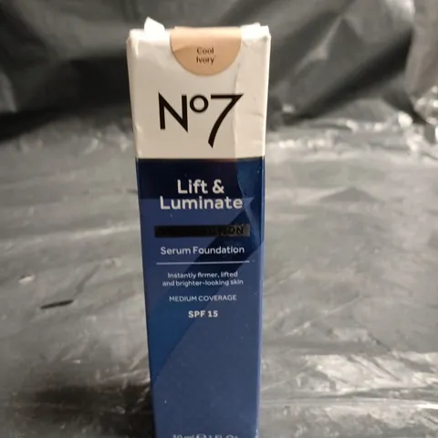 NO7 LIFT & LUMINATE SERUM FOUNDATION – COOL IVORY, 30 ML
