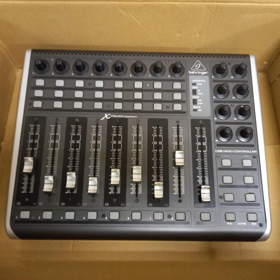 BEHRINGER X-TOUCH COMPACT UNIVERSAL USB/MIDI CONTROLLER WITH 9 TOUCH-SENSITIVE MOTOR FADERS