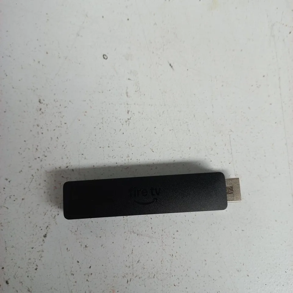 TOTE OF APPROXIMATELY 12 ASSORTED ITEMS TO INCLUDE: FIRE TV STICK