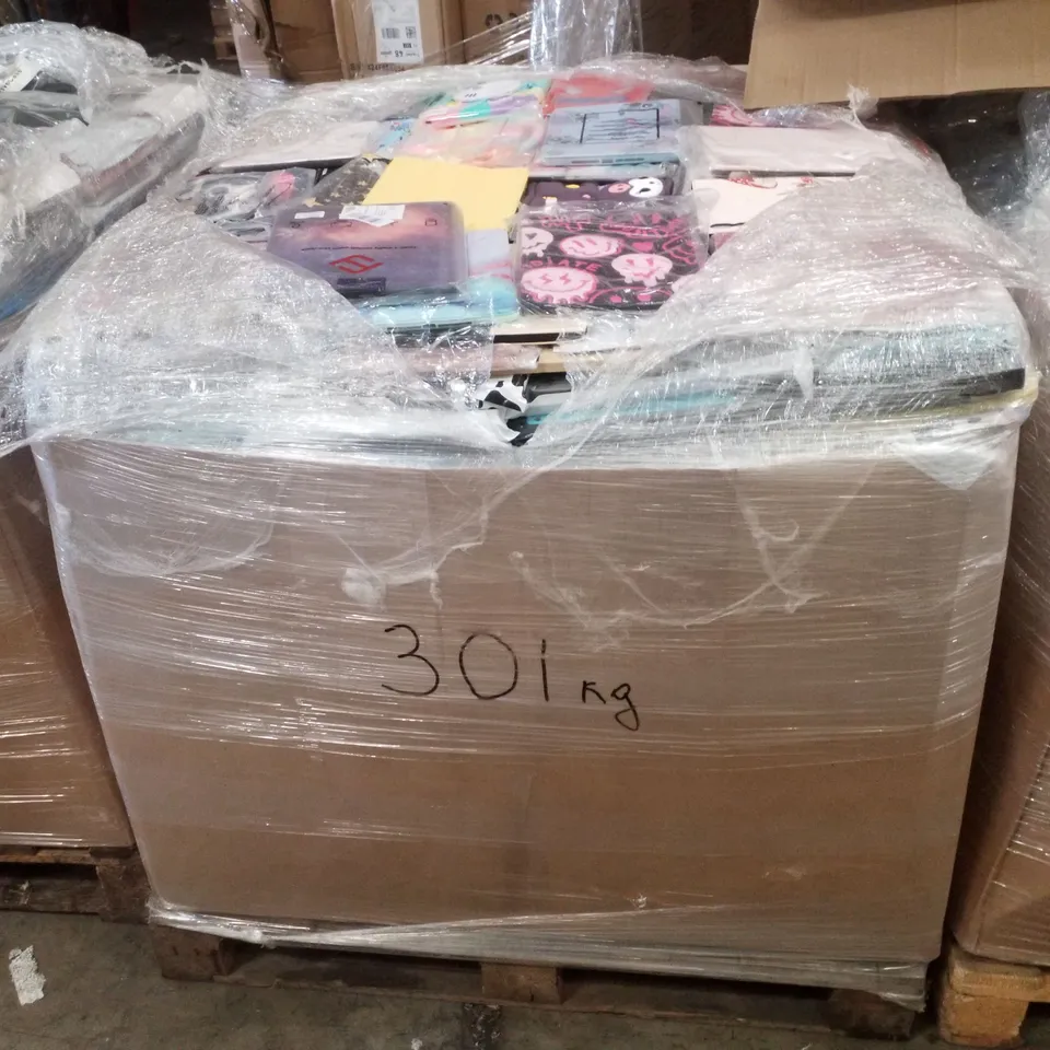 PALLET CONTAINING LARGE QUANTITY OF ASSORTED TABLET CASES