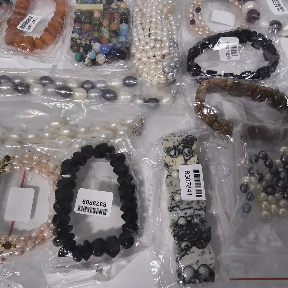 LOT OF 20 BRAND NEW FASHION BRACELETS IN VARIOUS STYLES AND SIZES