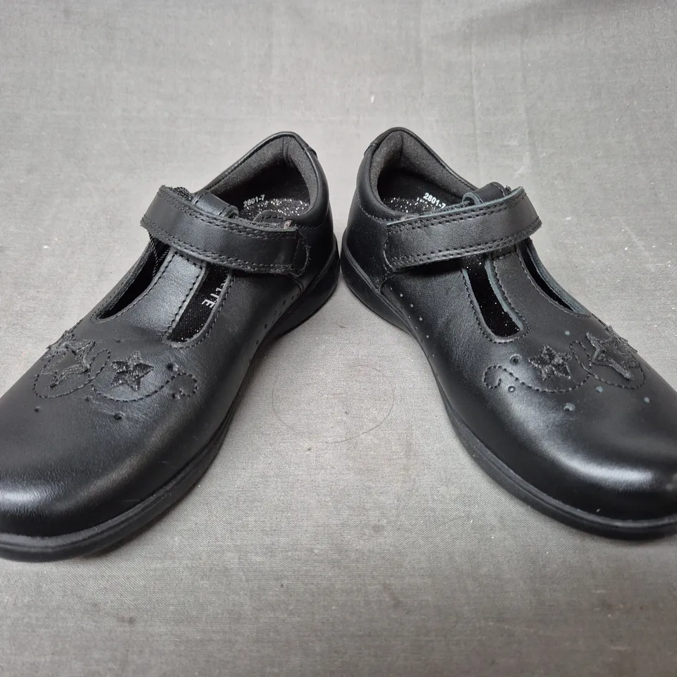 BOXED PAIR OF START RITE KID'S SHOES IN BLACK SIZE UNSPECIFIED