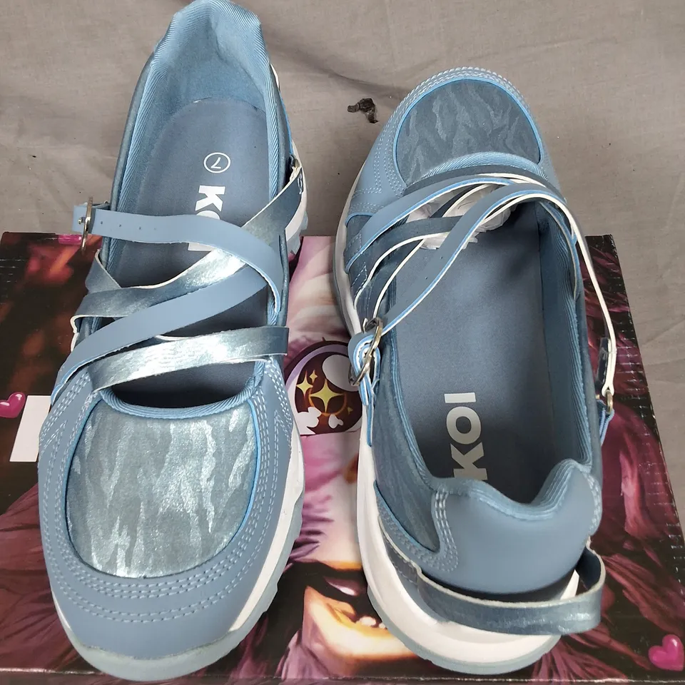 BOXED KOI KYUBI SHIMMERING HIKING MARY JANES IN MINT - UK 7