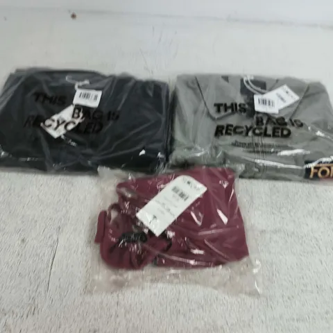 APPROXIMATELY 15 ASSORTED CLOTHING ITEMS IN VARIOUS SIZES, COLOURS & STYLES TO INCLUDE GARAGE JACKET, RACE BACK TANK, ETC