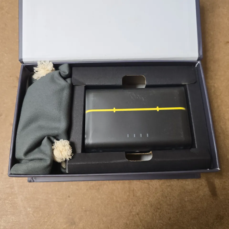 BOXED NEEWER CM28 PRO WIRELESS MICROPHONE SYSTEM WITH PORTABLE CHARGING CASE