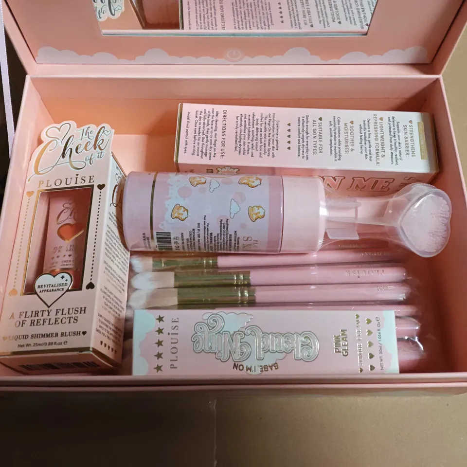 P LOUISE MAKE-UP SET 'FULFILLING DREAMS' WITH BRUSHES – PINK BOX