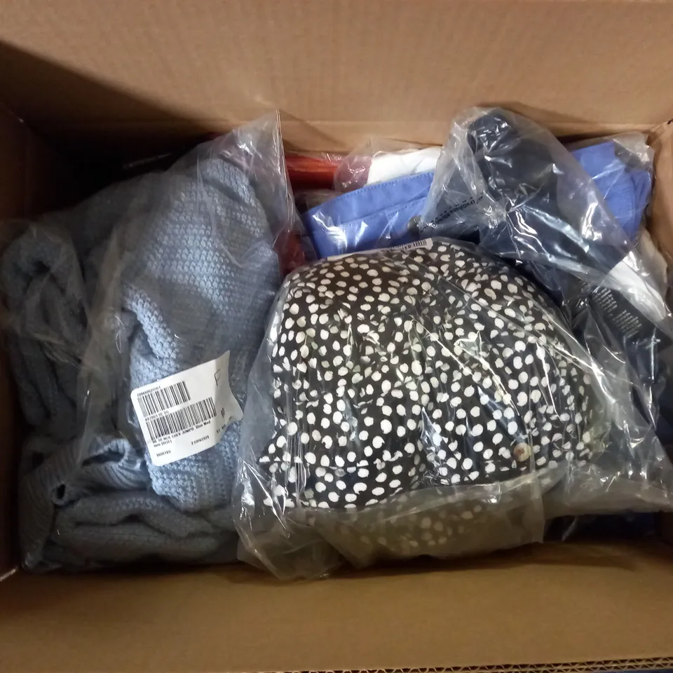 APPROXIMATELY 10 ASSORTED CLOTHING ITEMS TO INCLUDE JACKETS, JUMPERS, DRESSES, ETC