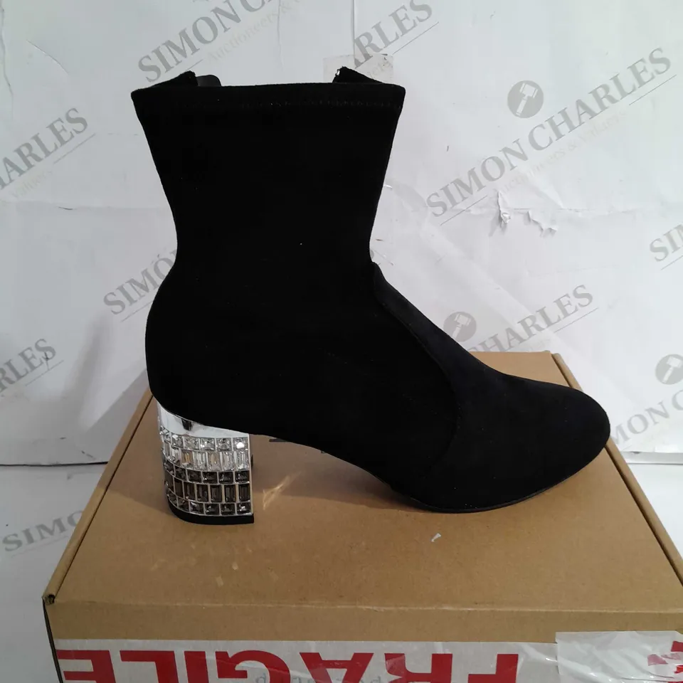 BOXED DUNE BLACK MICRO FIBRE JEWEL HEEL STRECH 