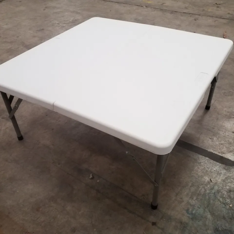BOXED FOLDOUT TABLE
