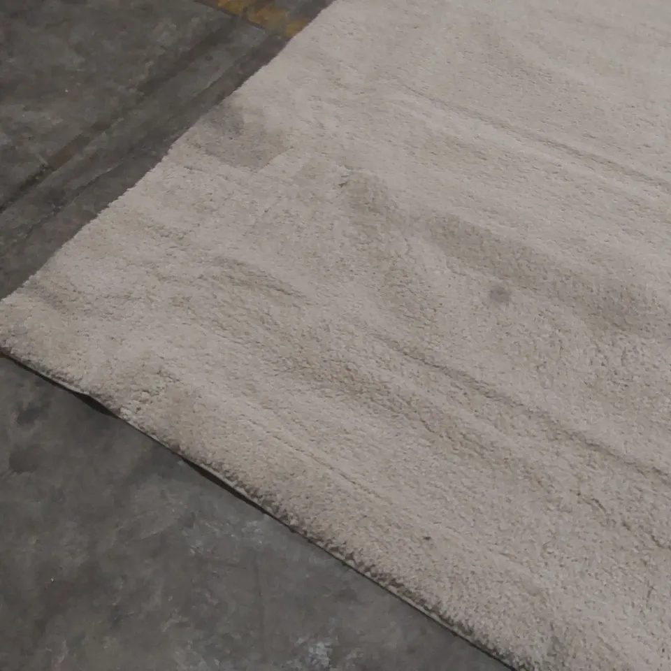 QUALITY DESIGNER RUG - APPROXIMATELY 285 x 196cm