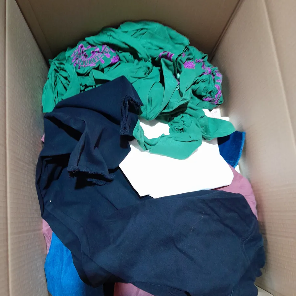 LARGE BOX OF ASSORTED CLOTHING ITEMS ALL IN DIFFRENT COLOURS AND SIZES 