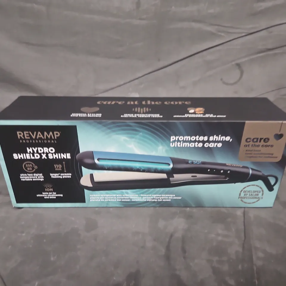 BOXED REVAMP PROGLOSS HYDRO SHIELD HAIR STRAIGHTENER (ST-1800X-GB)