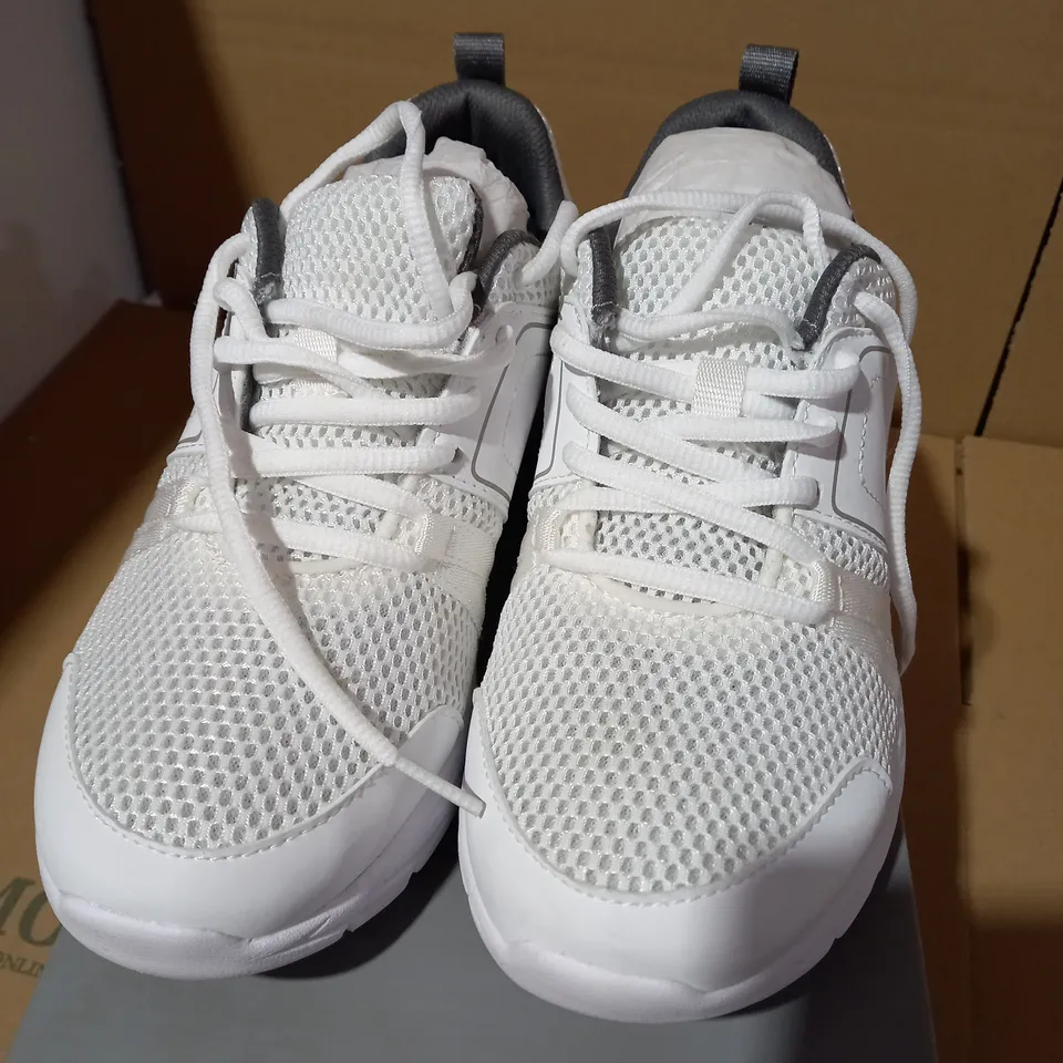 VIONIC DEVRA WHITE TRAINERS - SIZE 4.5
