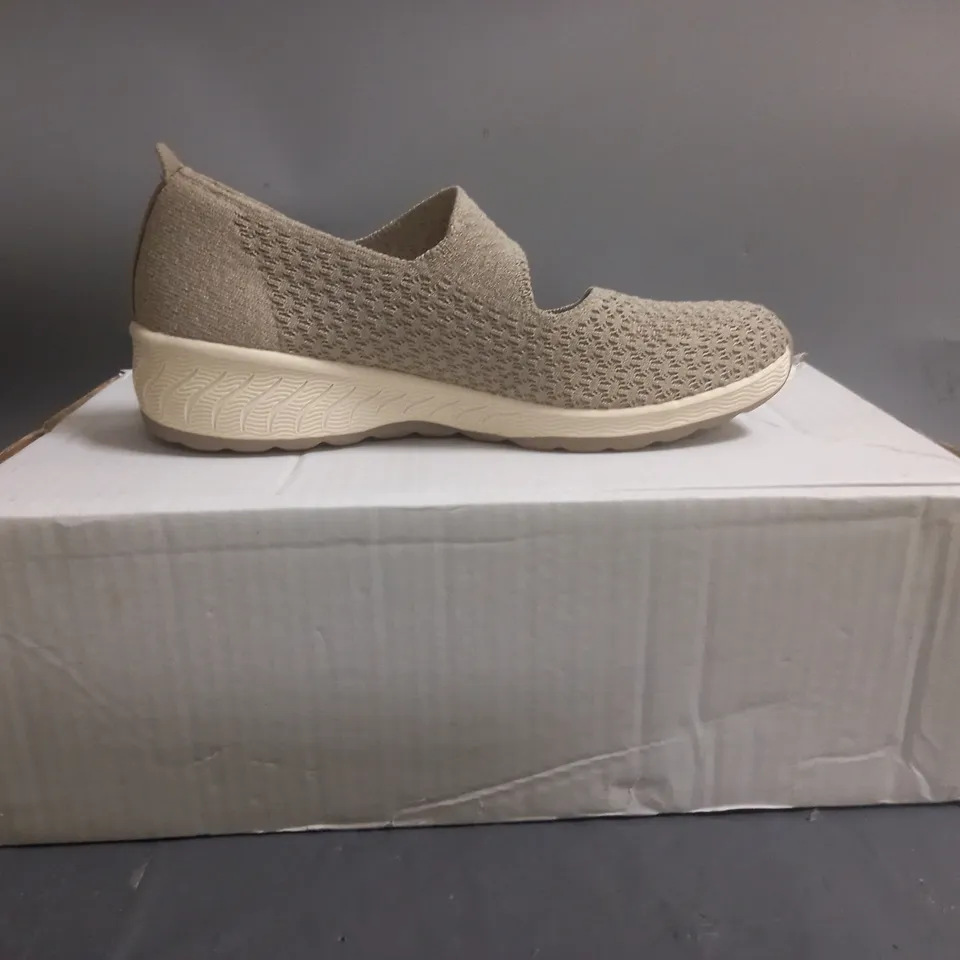 SKECHERS UP LIFT STRETCH FIT SHOES TAUPE SIZE 4