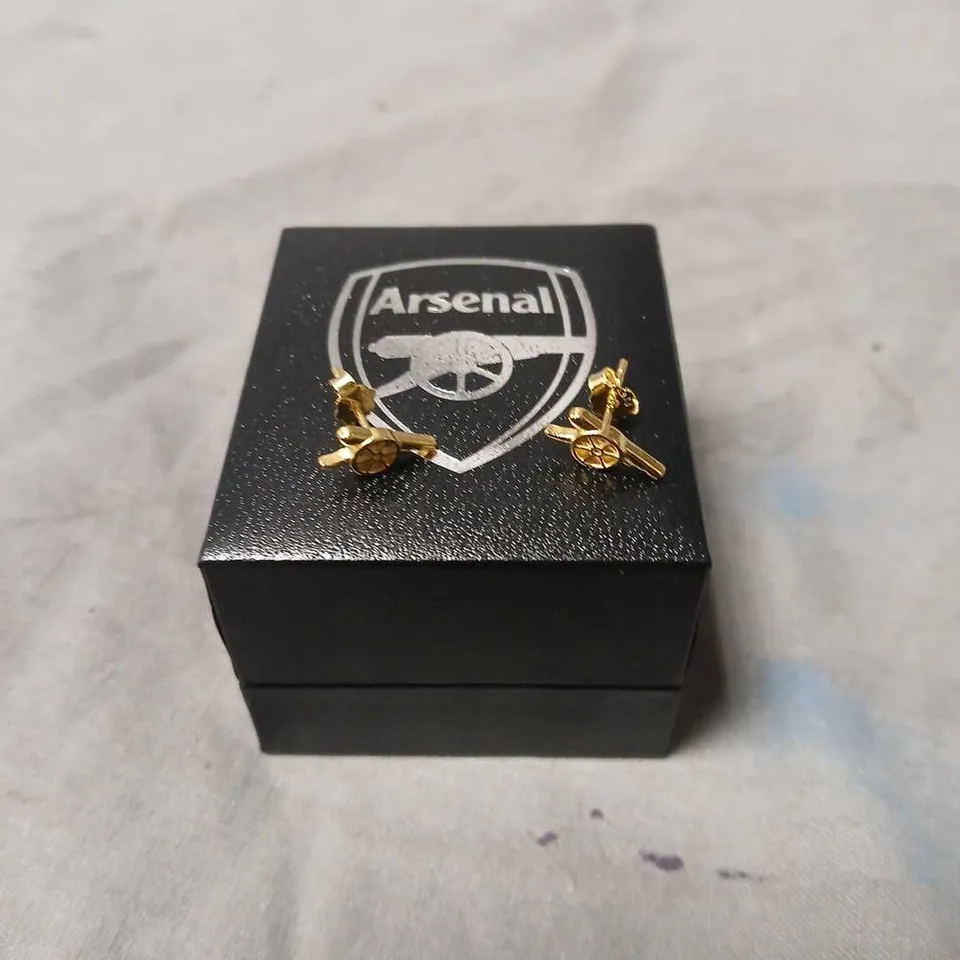 ARSENAL FC CREST STUD EARRINGS IN BLACK PRESENTATION BOX