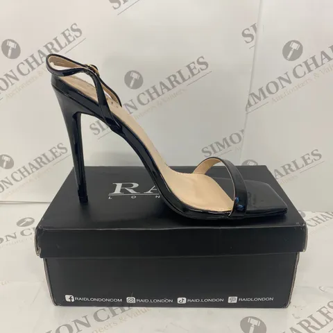 BOXED PAIR OF RAID BLAKC HIGH HEELS SIZE 8