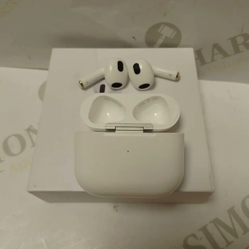 APPLE AIRPODS - A2566