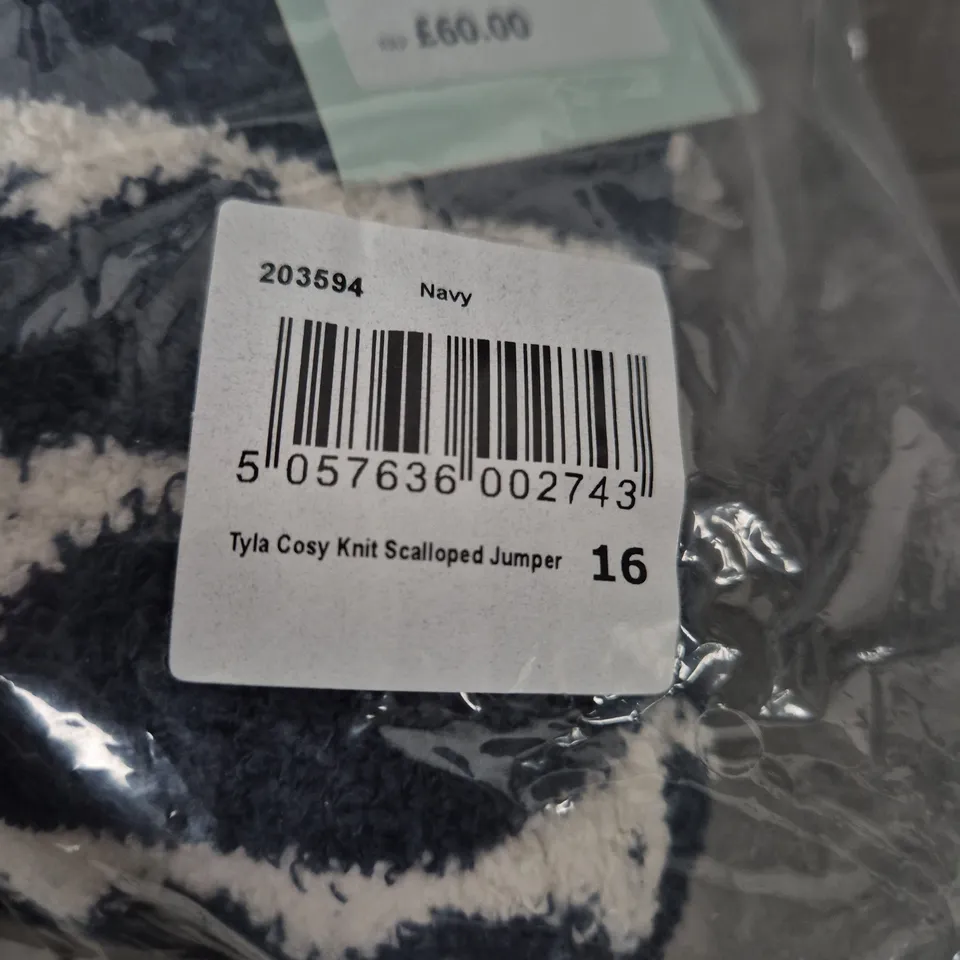 WEIRD FISH TYLA COSY KNIT SCALLOPED JUMPER – NAVY, UK SIZE 16