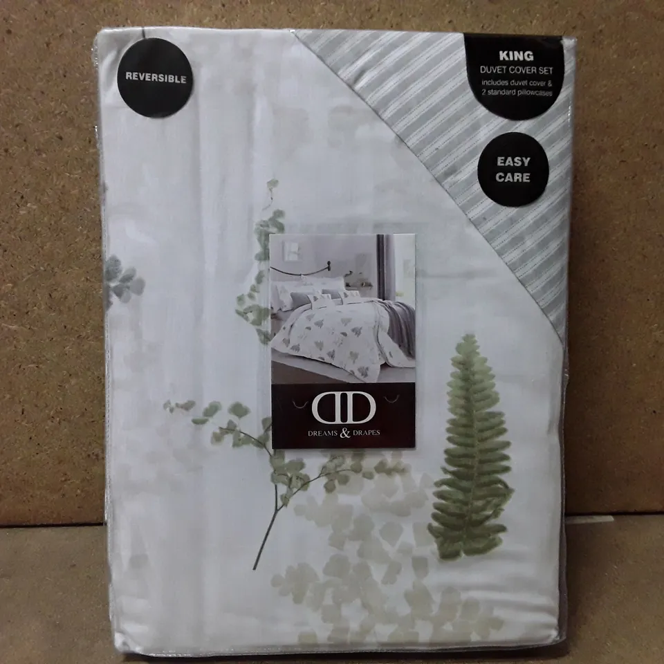 BRAND NEW DREAMS AND DRAPES DUVET COVER SET - KING SIZE (GREEN)
