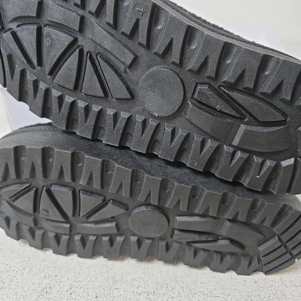 BOXED SHOES BY EMMA PANDA SHOES, BLACK/BLUE - SIZE 4