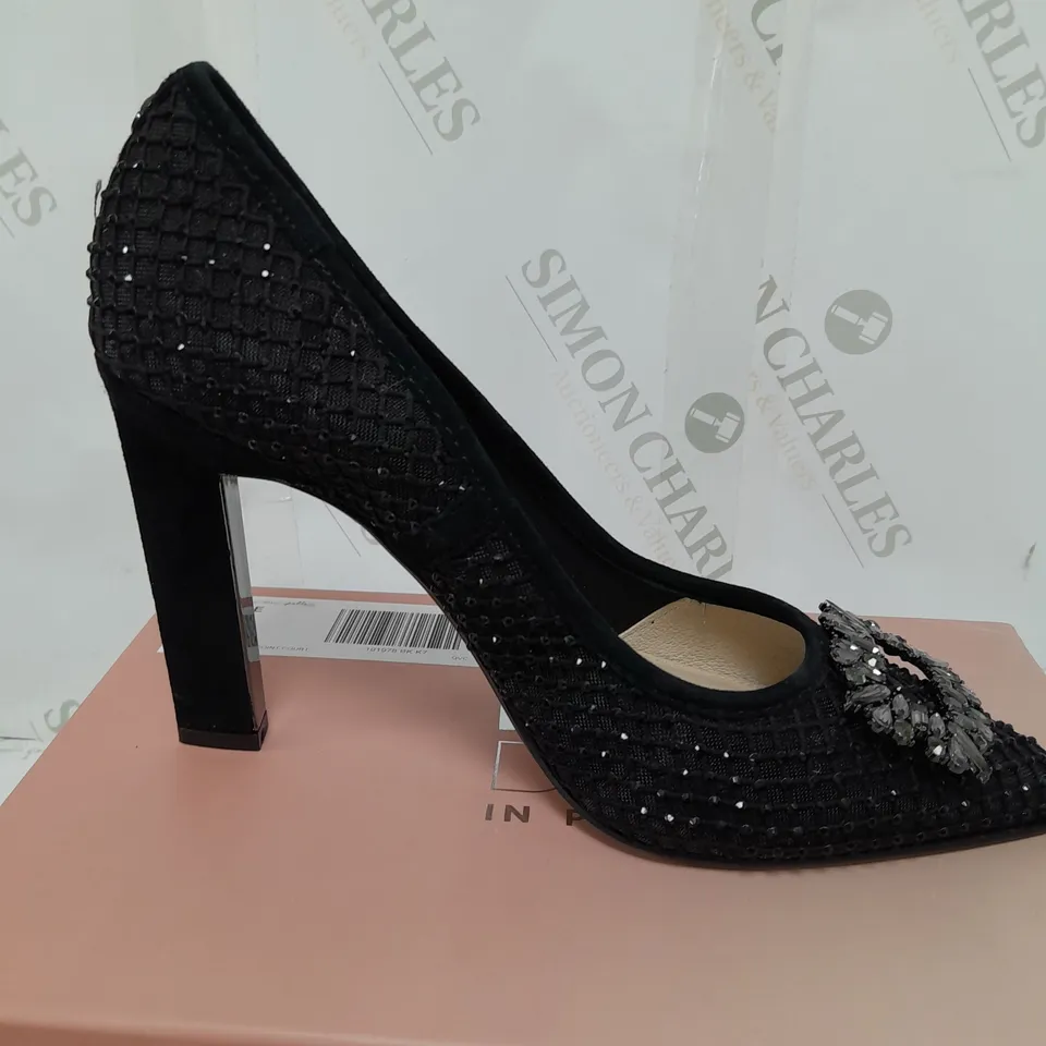 PAIR OF MODA IN PELLE HIGH HEEL SHOES IN BLACK SIZE 7