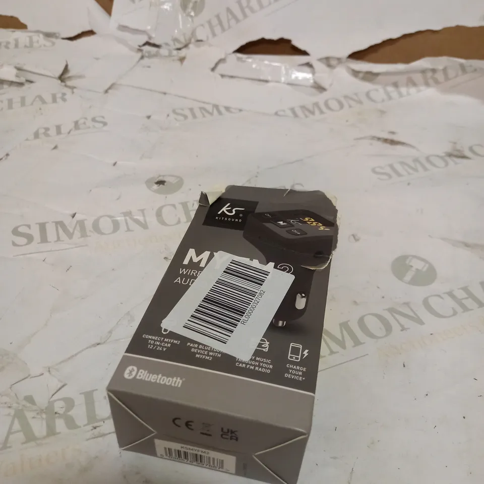 LOT OF 10 ASSORTED MOUSES , AUDIO CONNECTORS , EXFOLIATOR AND WEBCAMS