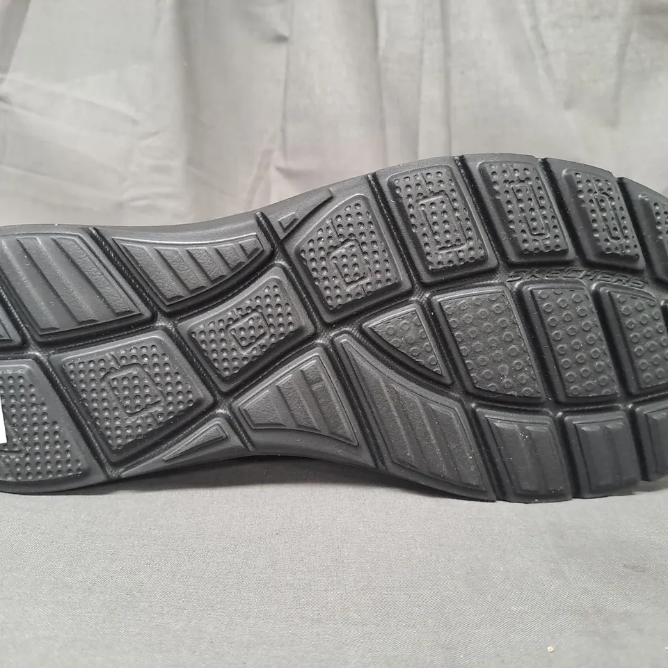 BOXED PAIR OF SKECHERS SLIP-ON SHOES IN BLACK UK SIZE 11