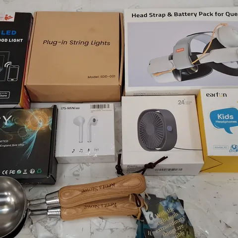 LOT OF 15 ASSORTED ITEMS TO INCLUDE PLUG IN STRING LIGHTS, LED FLOOD LIGHT AND KENT & STOWE SCOOP