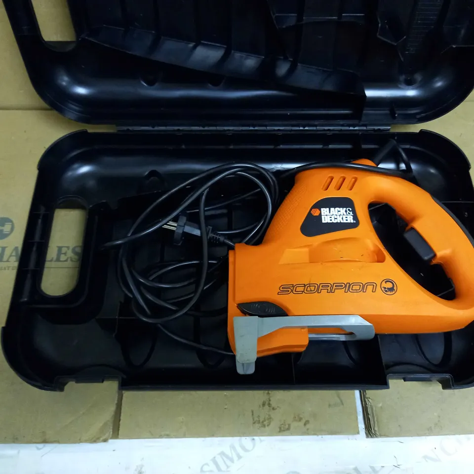 BLACK + DECKER SCORPION SAW