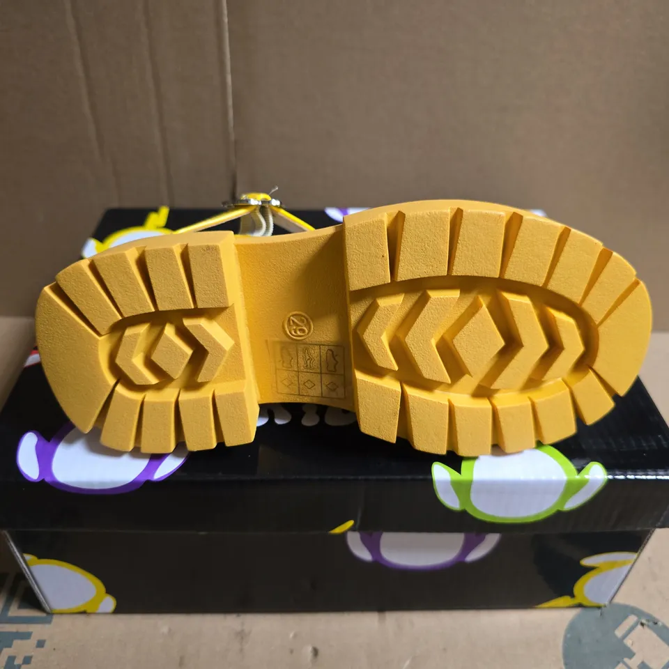 BOXED PAIR OF KOI LA LA TELETUBBIES KIDZ MARY JANES - YELLOW, UK SIZE 10