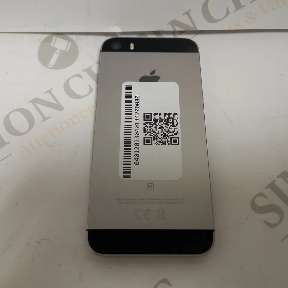 APPLE IPHONE SE (1ST GENERATION) - SILVER 