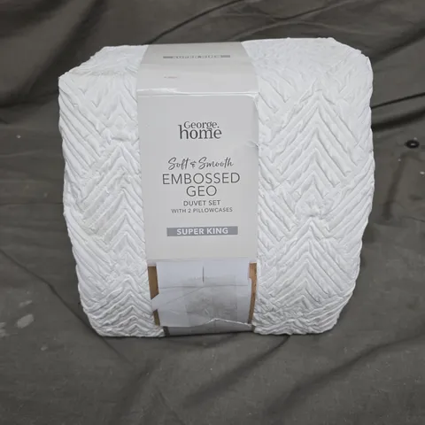 SOFT & SMOOTH EMBOSSED GEO DUVET SET IN WHITE - SUPER KING