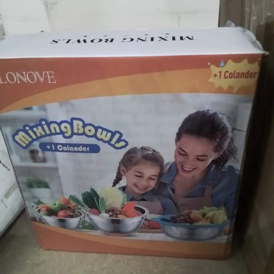 BOXED MIXING BOWL AND COLANDER SET.