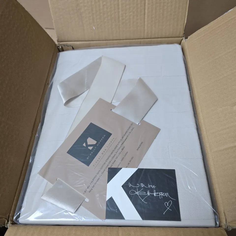 K BY KELLY HOPPEN 100% COTTON MATELASSE 6 PIECE DUVET SET BOXED