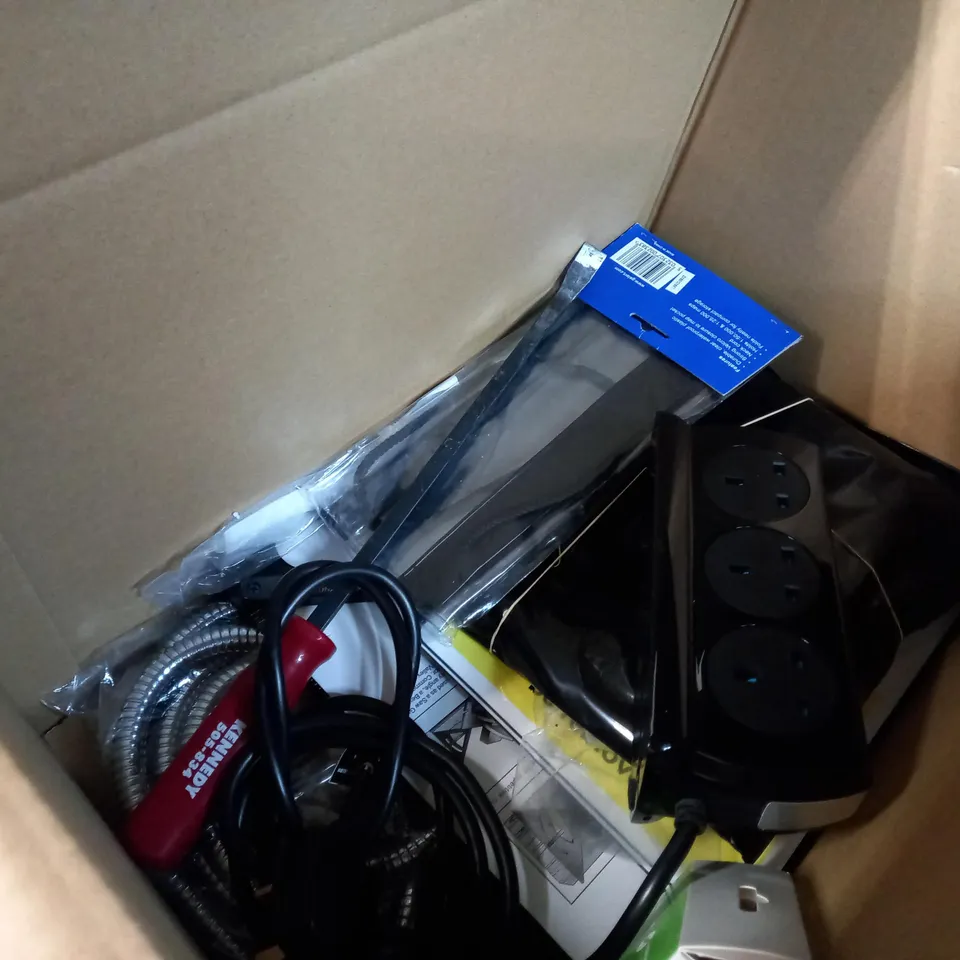 LOT OF APPROX 15 ASSORTED HOUSEHOLD/DIY RELATED ITEMS TO INCLUDE: WIRELESS DOORBELL, DOOR CLOSER, GRAPHITE HAMMER